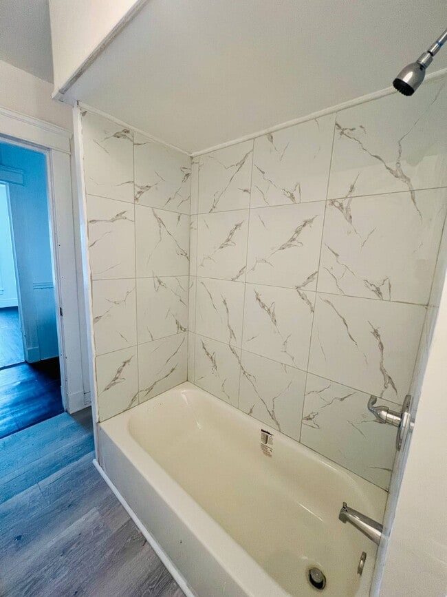 Building Photo - 163 Market St