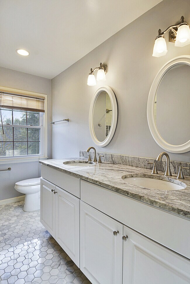 Building Photo - "Coming Soon" Stunning 4 bed, 4.5 baths, N...
