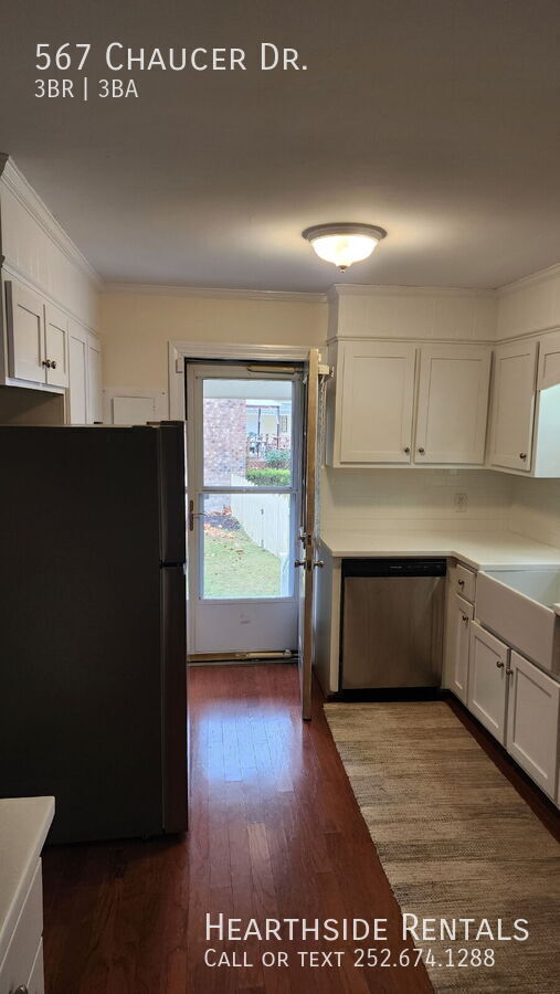 Building Photo - 567 Chaucer Dr