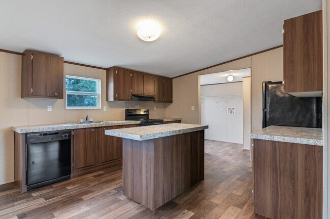 Building Photo - 104 E Castleshoals Dr