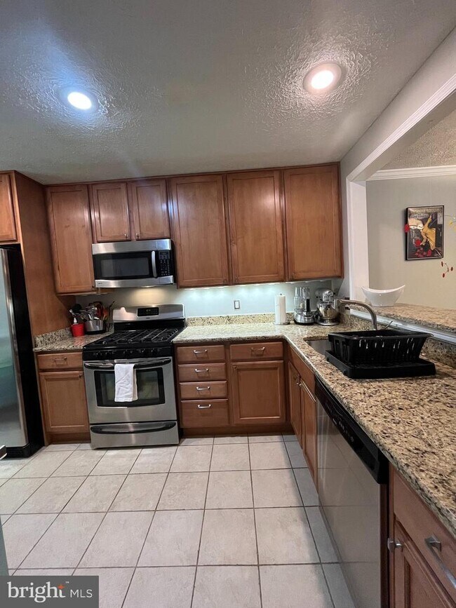 Building Photo - 7801 Willow Point Dr