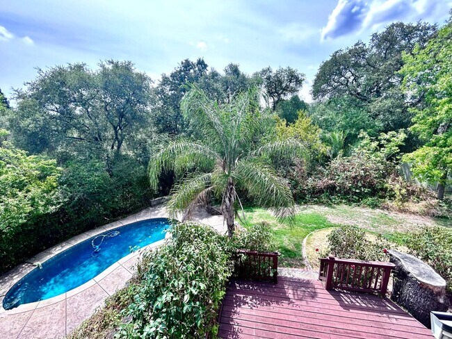 Building Photo - 5 Bedroom Home with a POOL in Folsom