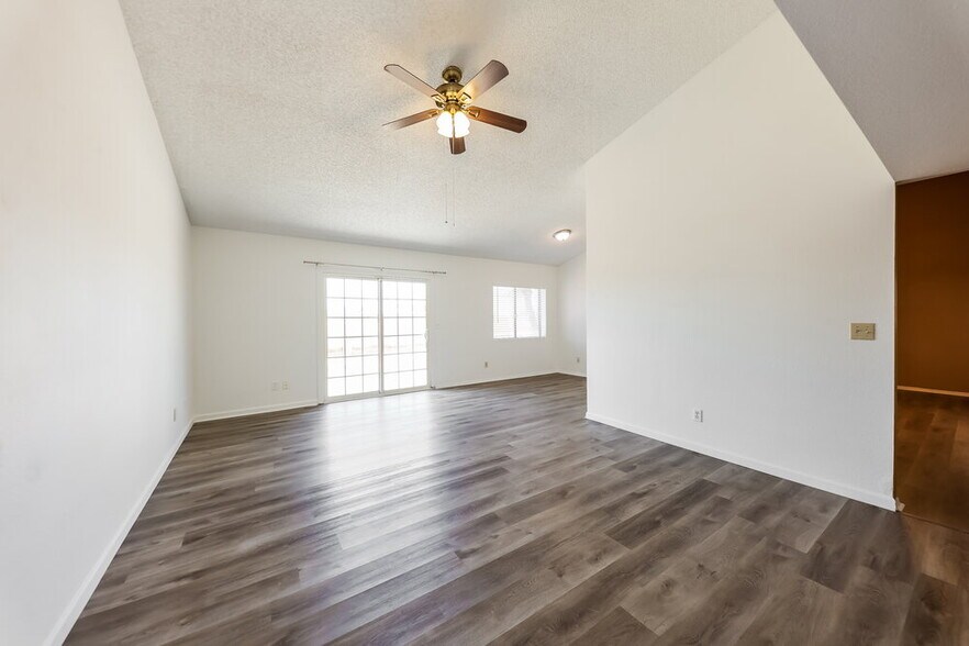 Building Photo - 8539 W Diana Ave