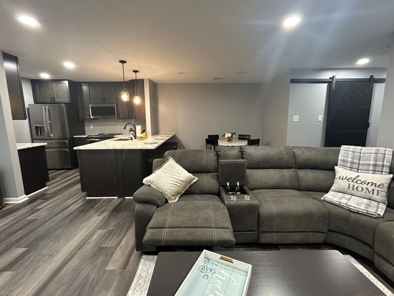 Building Photo - 220 Jennifer Ct