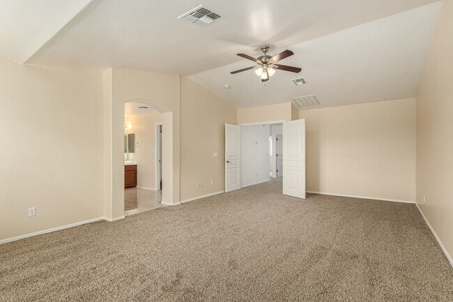 Building Photo - STUNNING 5 Bedroom Home in Peoria!