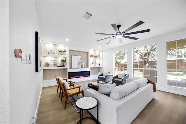 Building Photo - 7505 Larchmont Dr