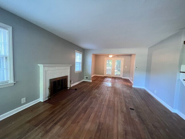 Building Photo - Recently Updated 2 Bedroom Home with Fence...