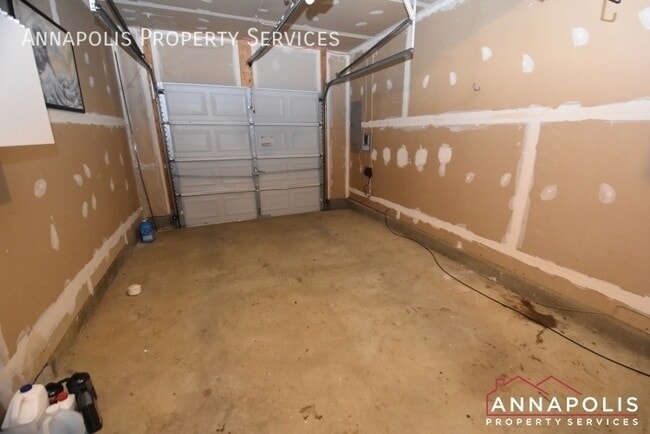 Building Photo - 888 Stonehurst Ct