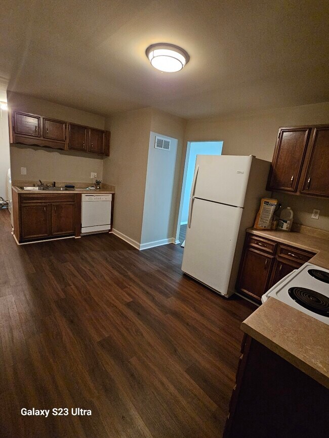 Building Photo - 3415 Emerald Dr