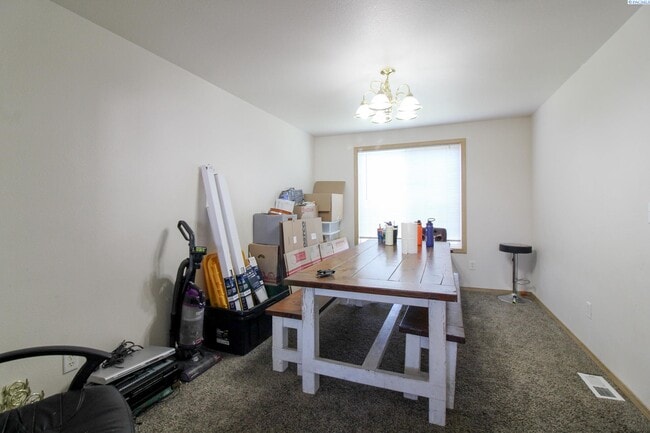 Building Photo - 4 Bed/2.5 Bath House in West Pasco