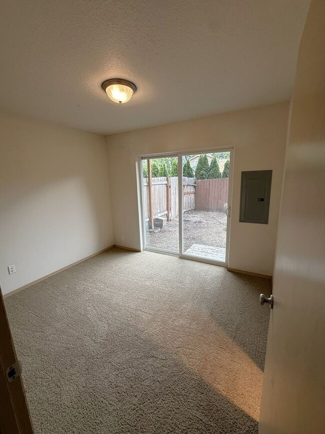 Building Photo - 4466 NE Nicholson Loop
