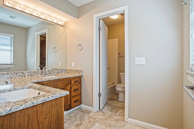 Building Photo - 11912 Shady Trail Ln