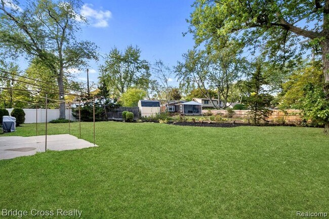 Building Photo - 2614 Essex St