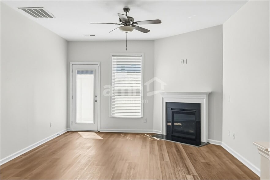 Building Photo - 7 Corsica Ct