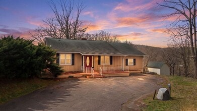 Building Photo - $1,900 - 3 Bedroom 3 Bathroom Unfurnished Home Just Outside Franklin