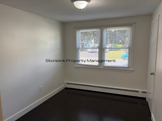 Building Photo - Newly Renovated Single Family Home For Ren...