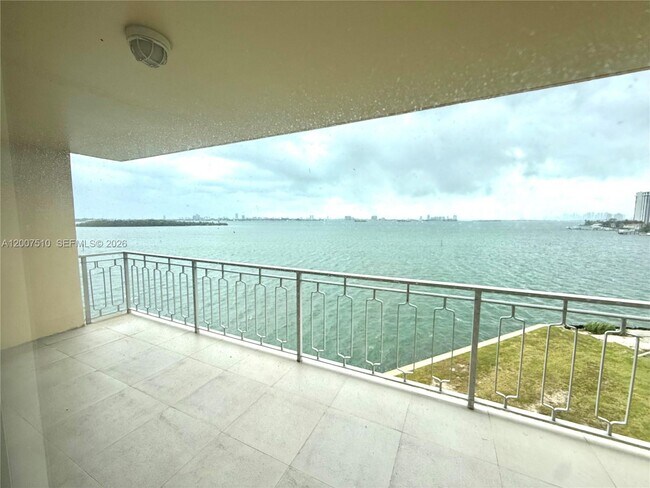 Building Photo - 11111 Biscayne Blvd