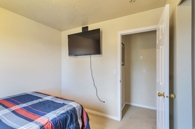 Building Photo - 5789 S 3500 W