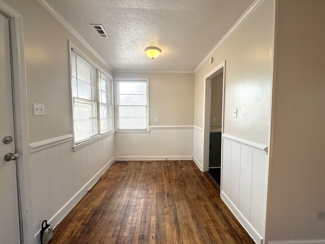 Building Photo - Adorable home !