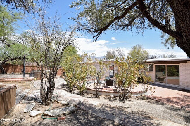 Building Photo - 6902 E Big Bear Dr
