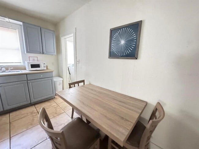 Building Photo - 728 Columbia St