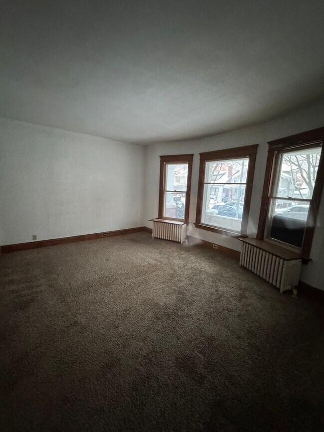 Building Photo - 1358 Deane Blvd