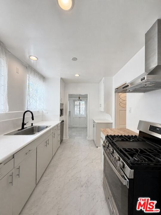 Building Photo - 341 S Rodeo Dr