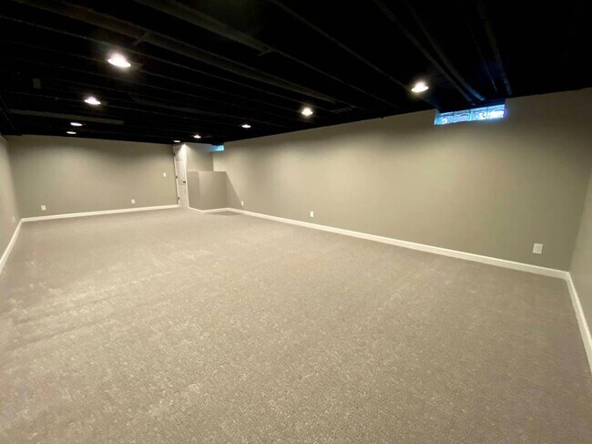 Building Photo - 117 Juniper Drive