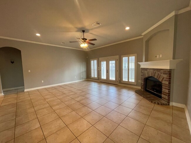 Building Photo - Riverbrooke Subdivision Beauty! Move in Ready!