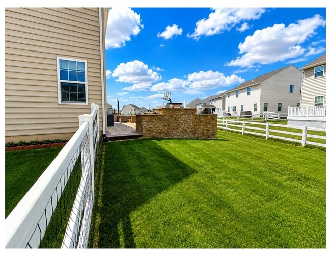 Building Photo - 805 Llanelli Dr