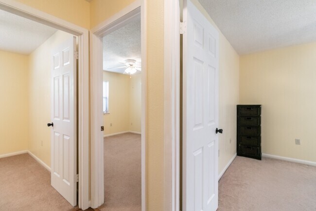 Building Photo - Charming 3 bedroom 2 bath home available soon!!