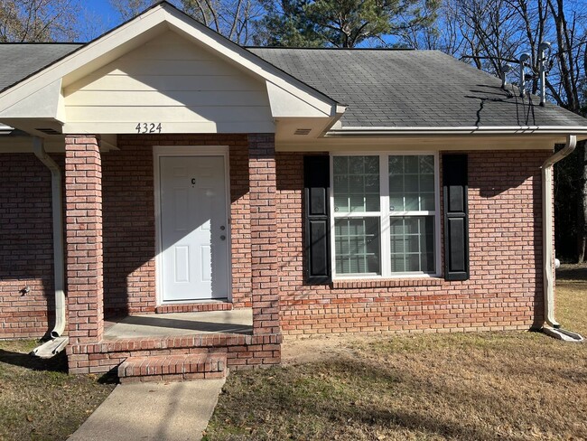 Building Photo - Cozy 2 Bedroom 2 bath