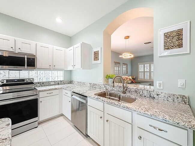 Building Photo - 1143 Canoe Point