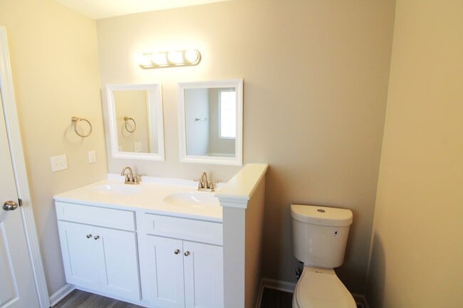 Building Photo - Beautifully Remodeled Two-Story Home in Ch...