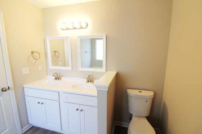 Building Photo - Fully Remodeled 3 Bedroom home with a garage!