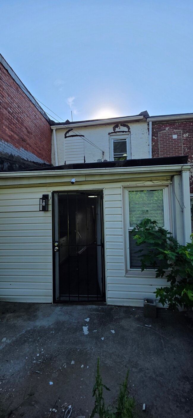 Building Photo - 102 S Janney St