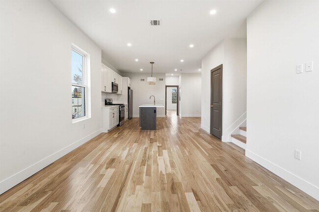 Building Photo - 25 Lembeck Ave