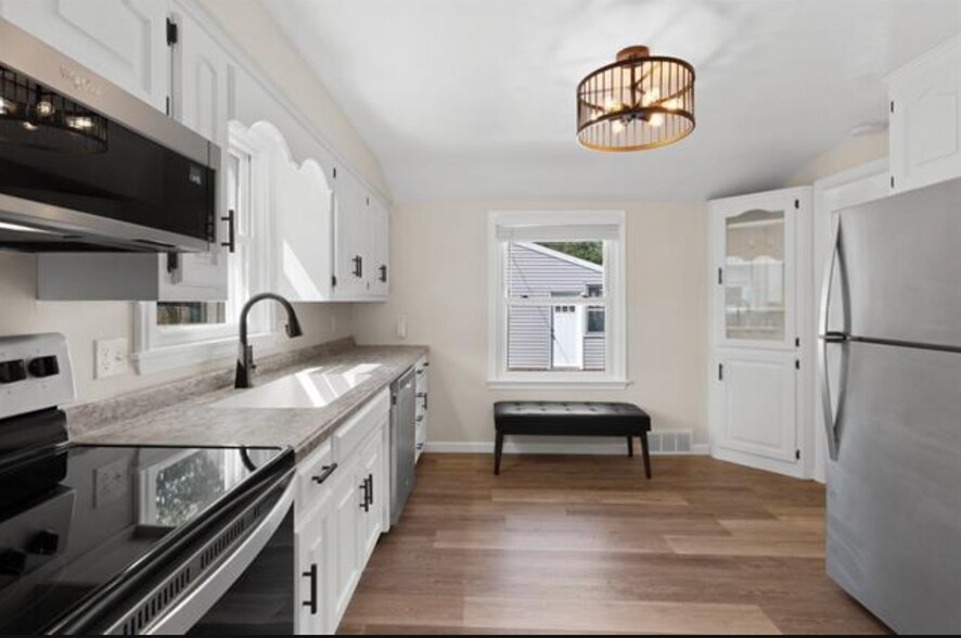 Building Photo - 1222 S Oneida St