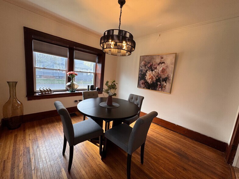 Building Photo - 186 Spruce Ave