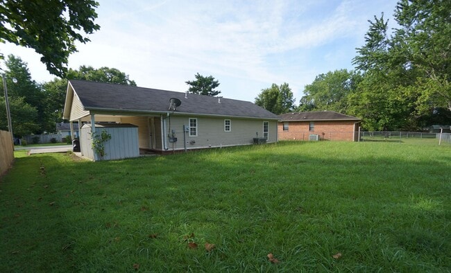 Building Photo - 3 Bed 2 Bath Total Electric House