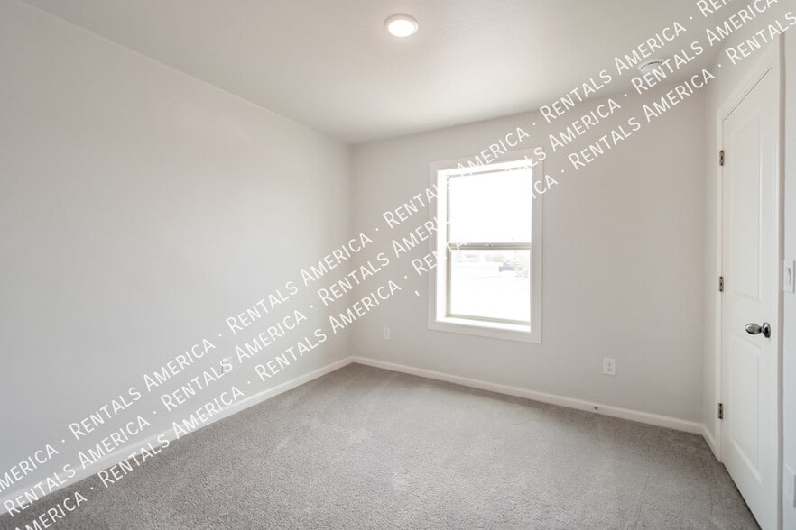 Building Photo - 8013 Namaka Dr