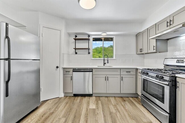 Building Photo - 1706 Elmhurst Dr