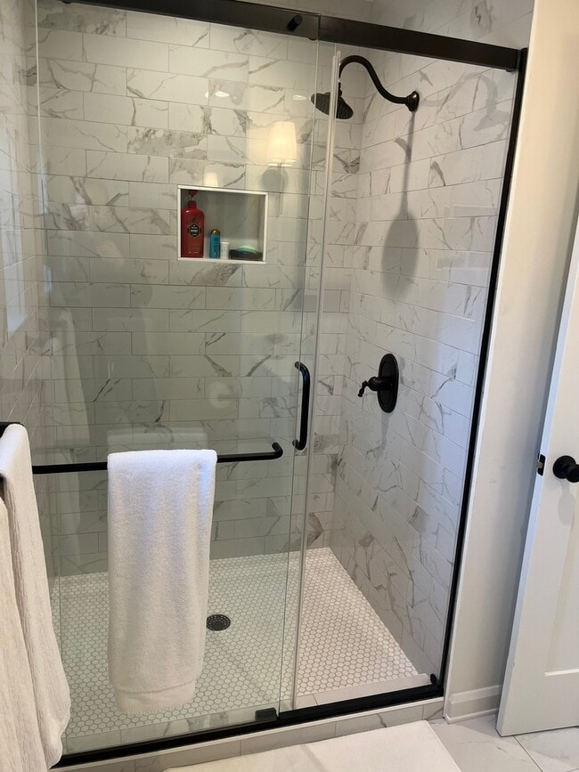 Owner Bath (Walk-in Shower) - 1211 E 2nd St