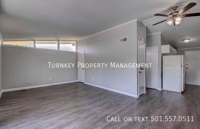Building Photo - 4700 Lynn Ln