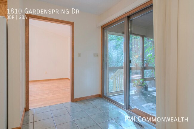Building Photo - 3 Bed / 2 Bath Single Family (Available 7/...