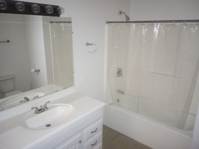 Building Photo - 209 E Wisconsin St