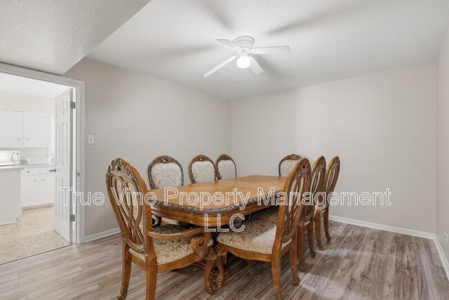 Building Photo - 2423 W Gramercy Pl