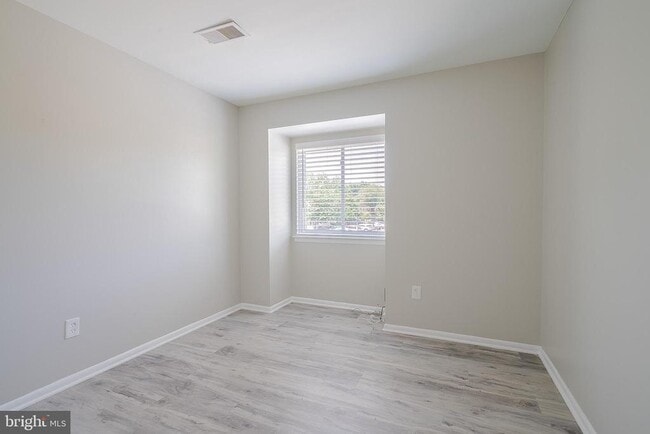 Building Photo - 7932 Silverada Pl