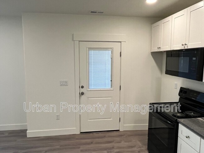 Building Photo - 940 Shadow Brk Ln