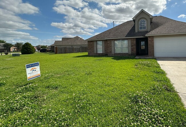 Building Photo - Beautiful Brick 4 Bedroom/2 Bath home in A...